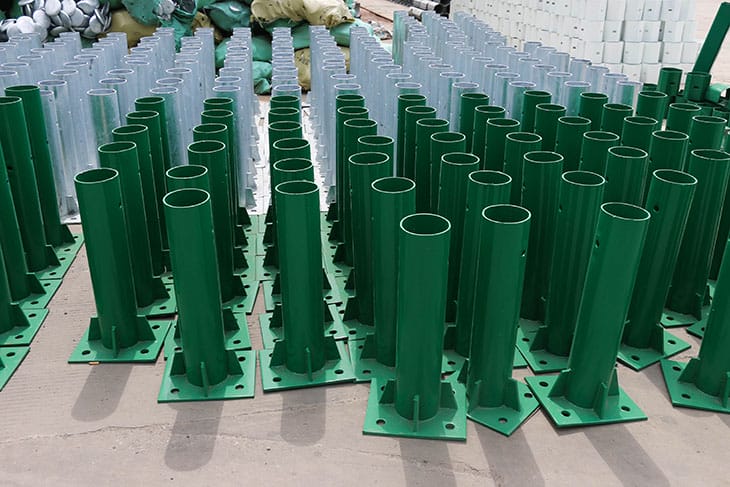 護欄板鍍鋅法蘭立柱